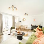 Stylish One Bedroom Flat On Gordon Road